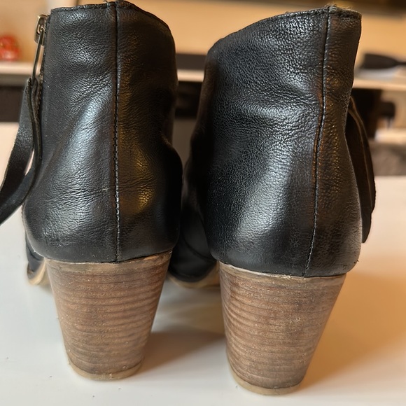 Urban Outfitters Heeled Black Booties - Picture 4 of 6